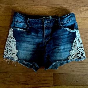 Lace jean shorts! (Has adjustable straps)